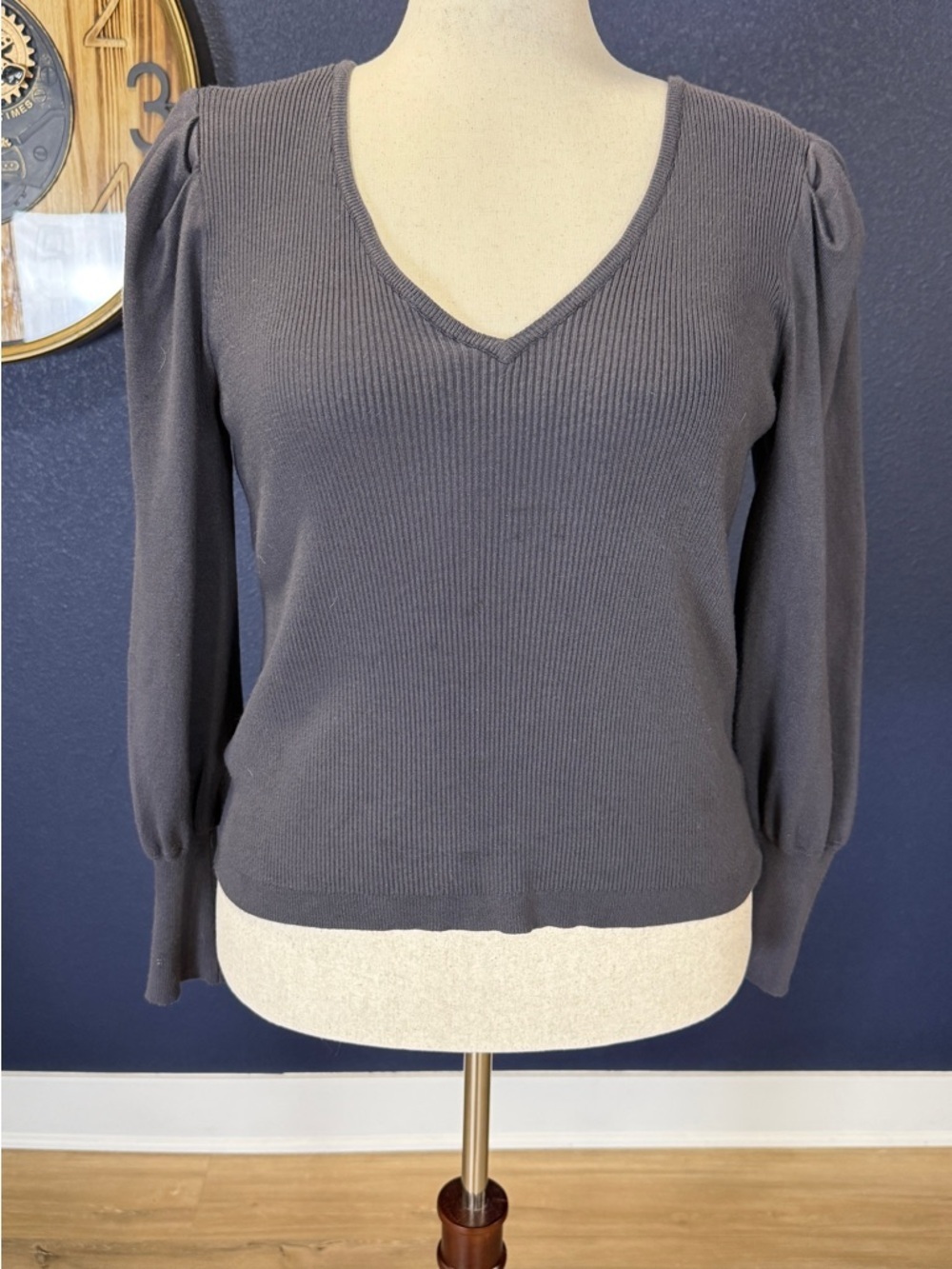 Evereve Gray Ribbed Knit Puff Sleeve V Neck Lightweight Sweater | XL